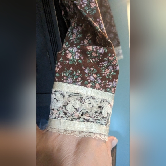 70s Vintage Child's sized Gunne Sax Outfit (Blouse and Skirt) - Picture 6 of 10